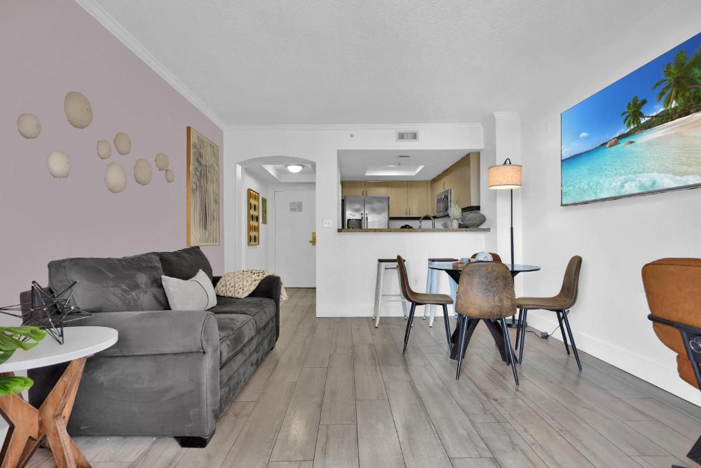 Serene Cozy Retreat with Balcony Free Parking